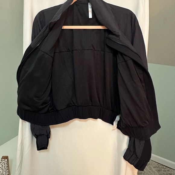 Fabletics Bobbie Glam Colorblock Cropped Jacket Black Full Zip size Large - Picture 6 of 16